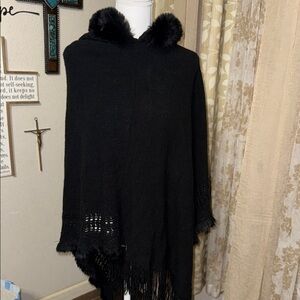 What to Wear Black Faux Fur Trim Poncho